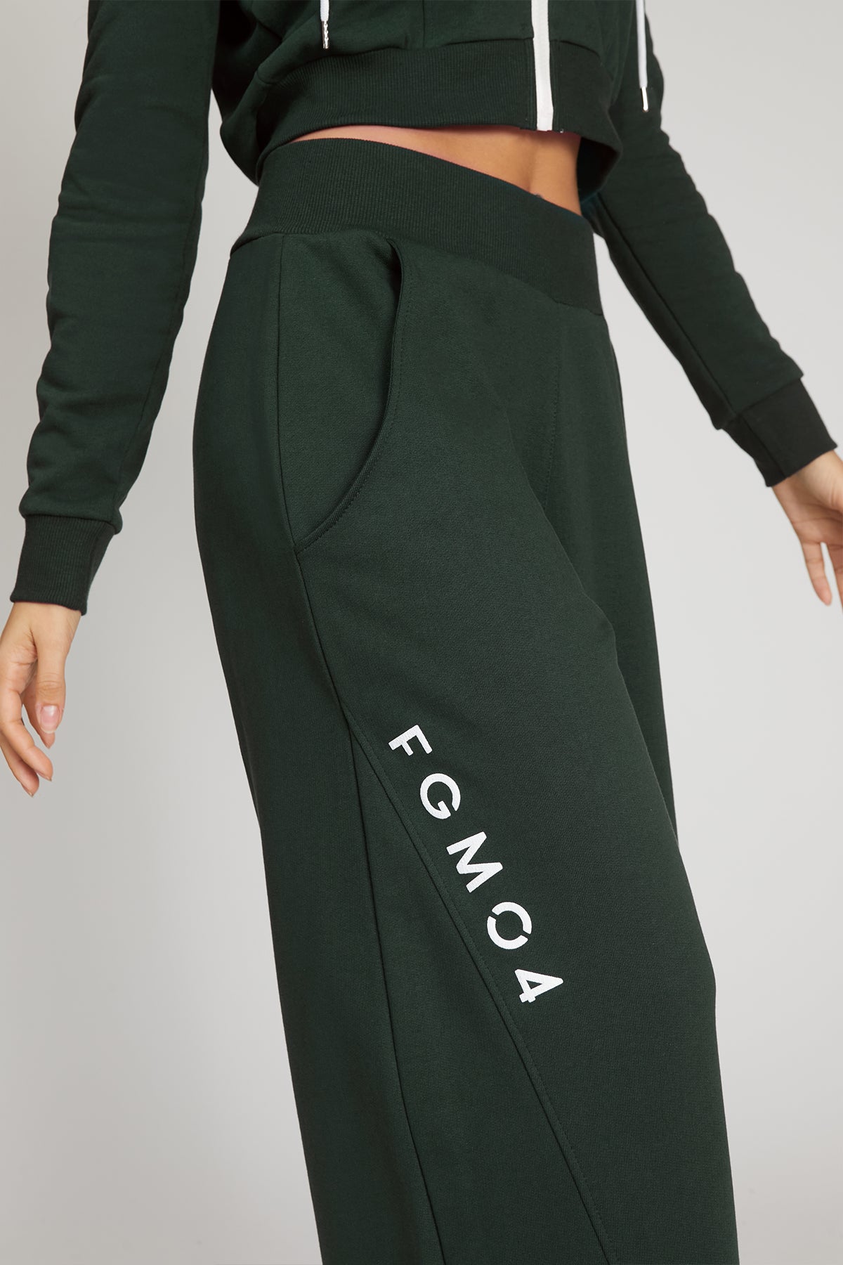 Pantaloni della tuta sportivi donna in cotone oversize Pantalone Baggy Ikonic FW 24/25 Verde Pino - FGM04 - Linea Ikonic - fgm04