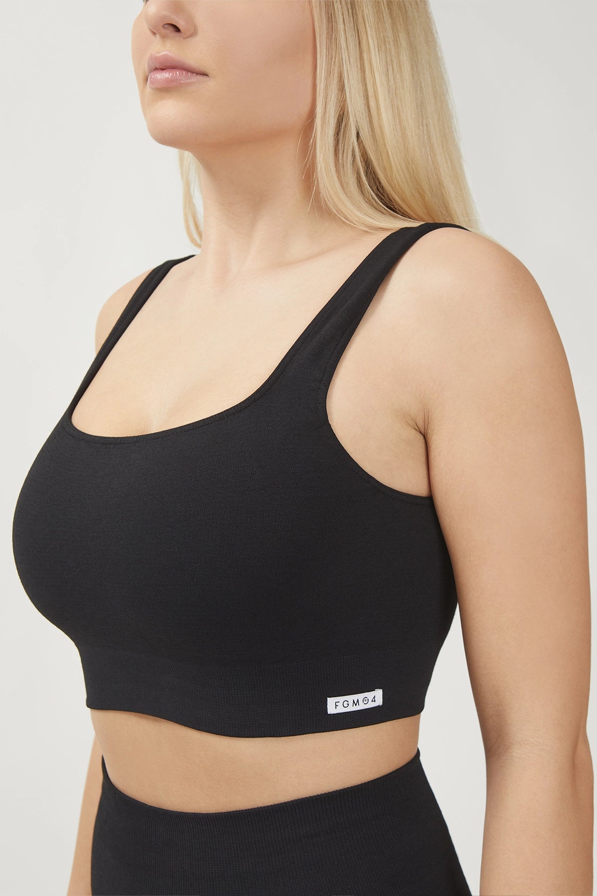 Top sportivo con spalline larghe Essence BambùFIR Nero - FGM04 - Maglie e Top - fgm04