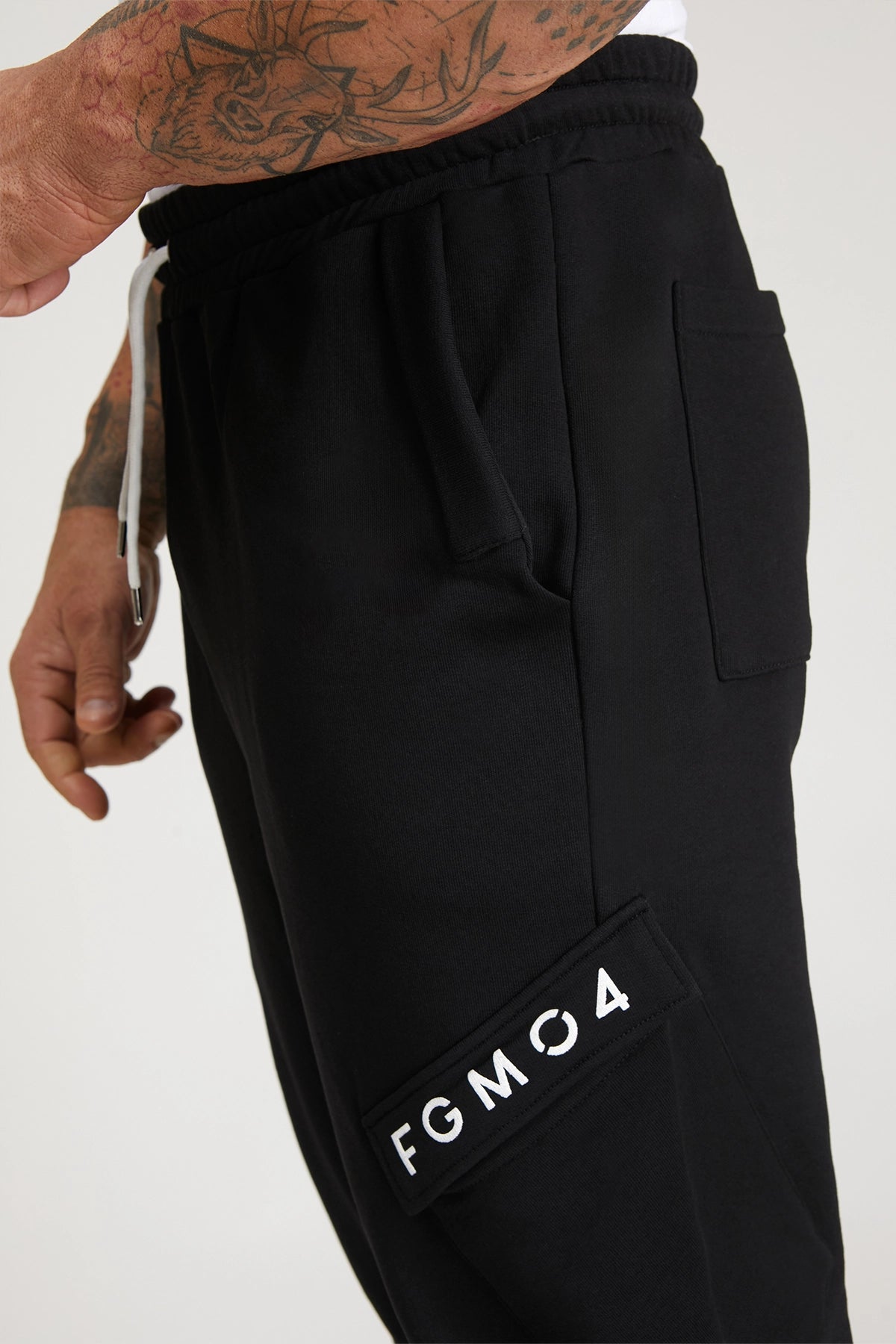Pantaloni della tuta sportivi in cotone con tasconi laterali Pantalone Cargo FW 24/25 Nero - FGM04 - Linea Ikonic Uomo - fgm04