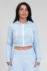 Krótka bluza z kapturem Iconic SS 24 New w kolorze jasnoniebieskim