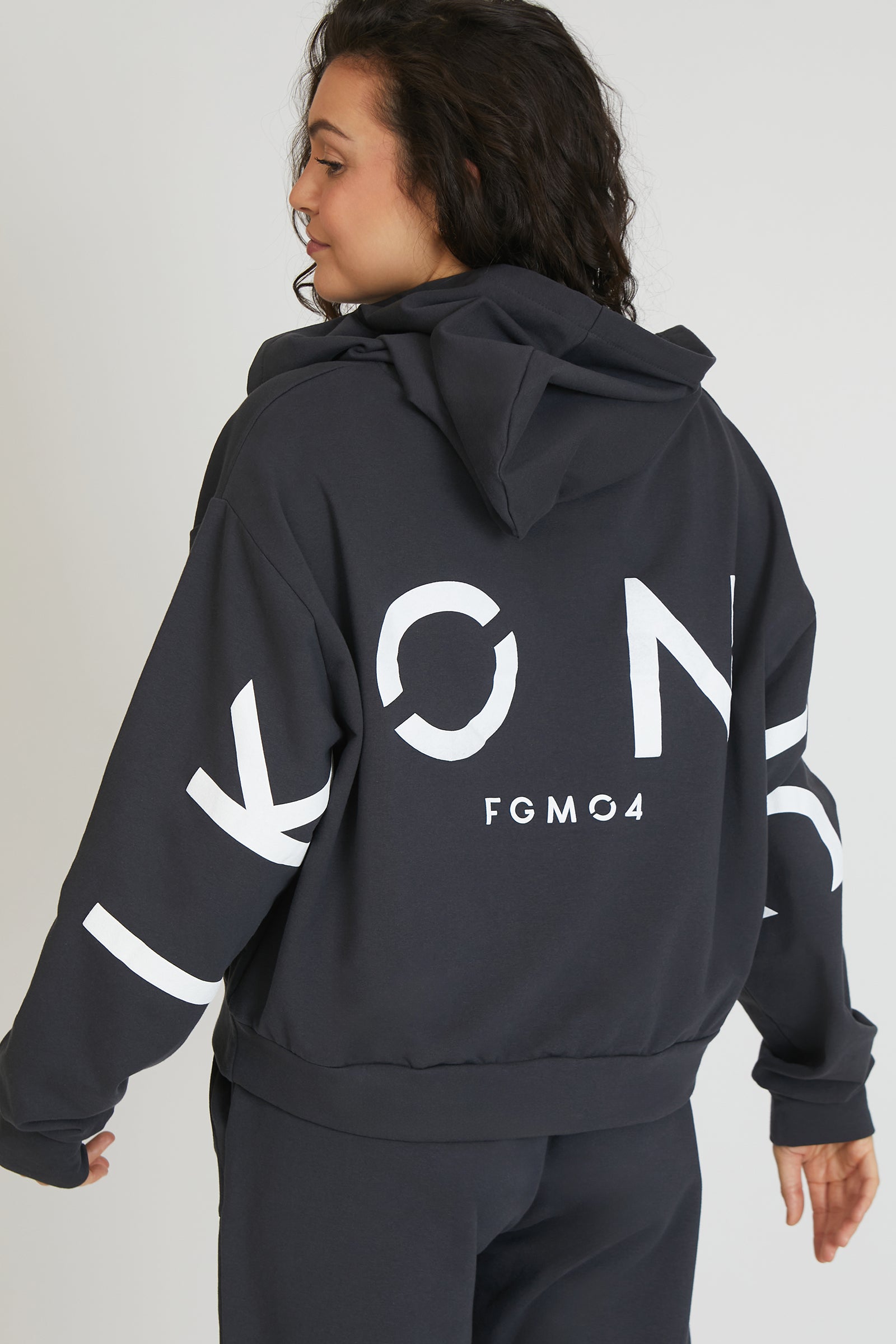 tuta sportiva in cotone oversize full zip con logo sulla schiena Felpa Over Cappuccio FLAG Donna Grigio Piombo - FGM04 - Linea Ikonic - fgm04
