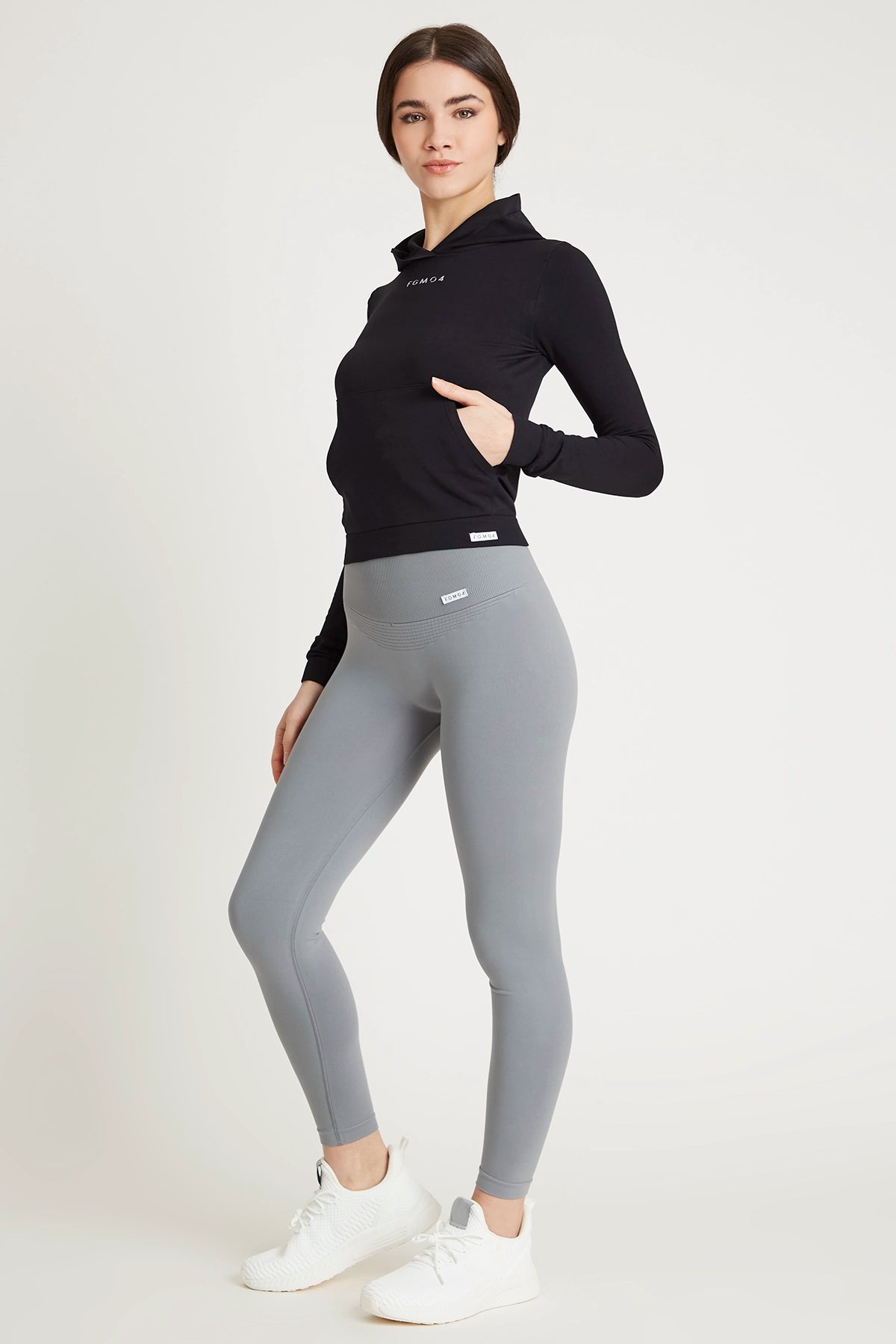 Felpa sportiva tecnica donna Manica Lunga con tasca frontale Maglia Slim Con Cappuccio Nero - FGM04 - Maglie e Top - fgm04
