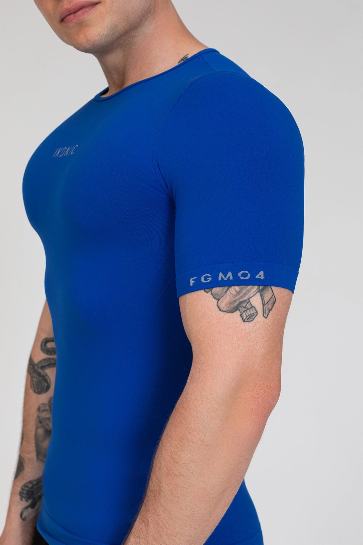 Maglia sportiva tecnica uomo Manica corta con tecnologia FIR Ikonic Sport Unisex Blu elettrico - FGM04 - Linea Ikonic Uomo - fgm04