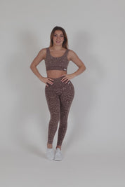 Top sportivo con spalline larghe wild essence animalier leopardato