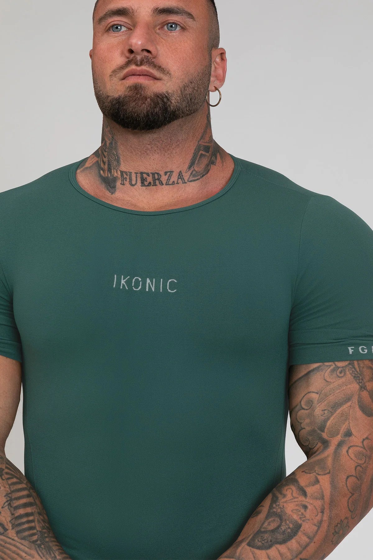 Maglia sportiva tecnica uomo Manica corta con tecnologia FIR Ikonic Sport Unisex Verde Pino - FGM04 - Linea Ikonic Uomo - fgm04