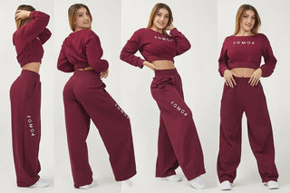 fată purtând un hanorac scurt și pantaloni largi de trening din vin Merlot