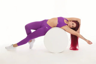 ragazza indossa completino venere violet