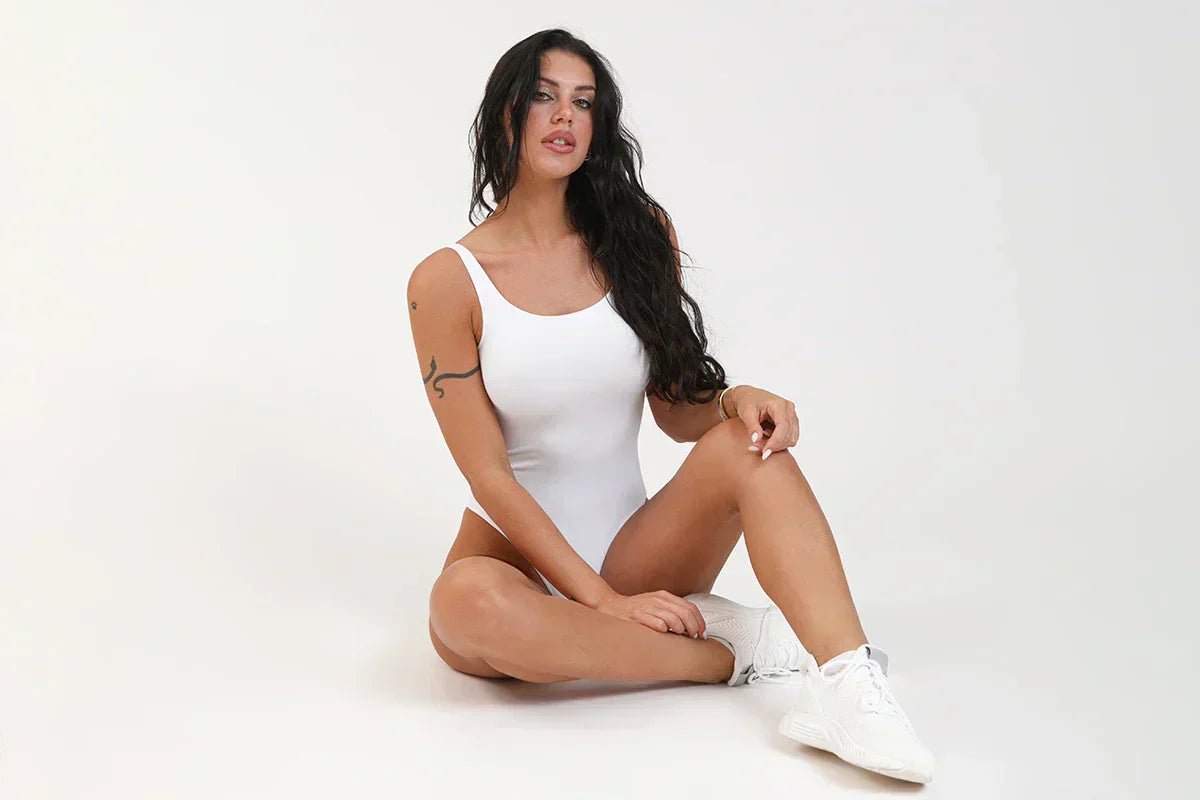 ragazza indossa body ikona bianco con tecnologia f.i.r. di fgm04