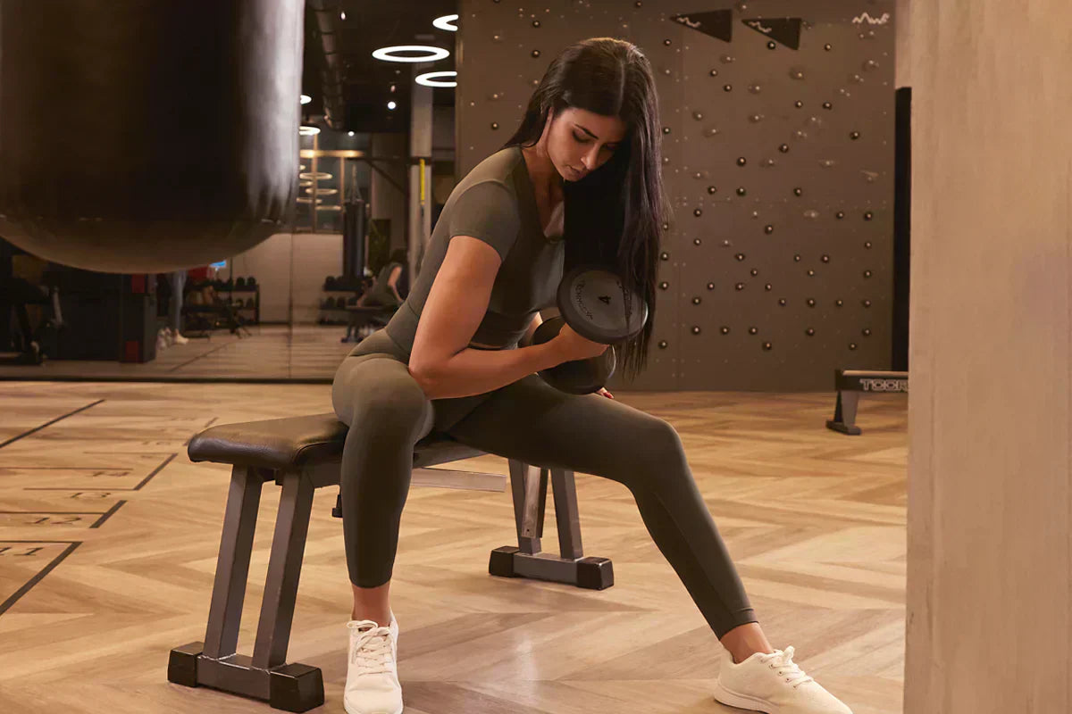 vestirsi in palestra consigli e idee: t-shirt crop e leggings