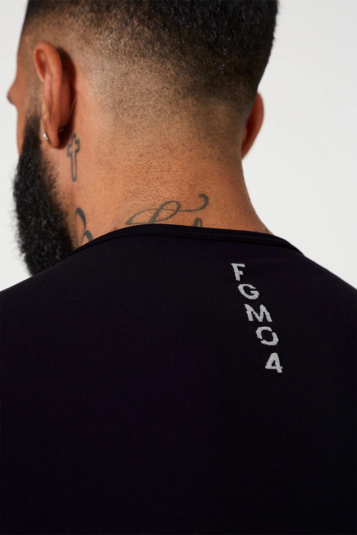 Schwarzes Herren-T-Shirt mit kurzen Ärmeln FGM04 GRATISGESCHENK (Einheitsgröße)