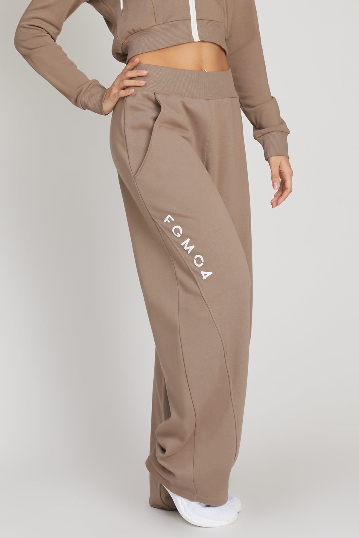 Pantaloni della tuta sportivi donna in cotone oversize Pantalone Baggy Ikonic FW 24/25 Nocciola Taupe - FGM04 - Linea Ikonic - fgm04