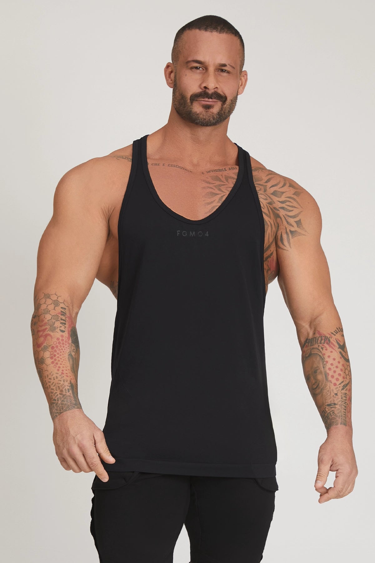 Schwarzes Stringer-Tanktop