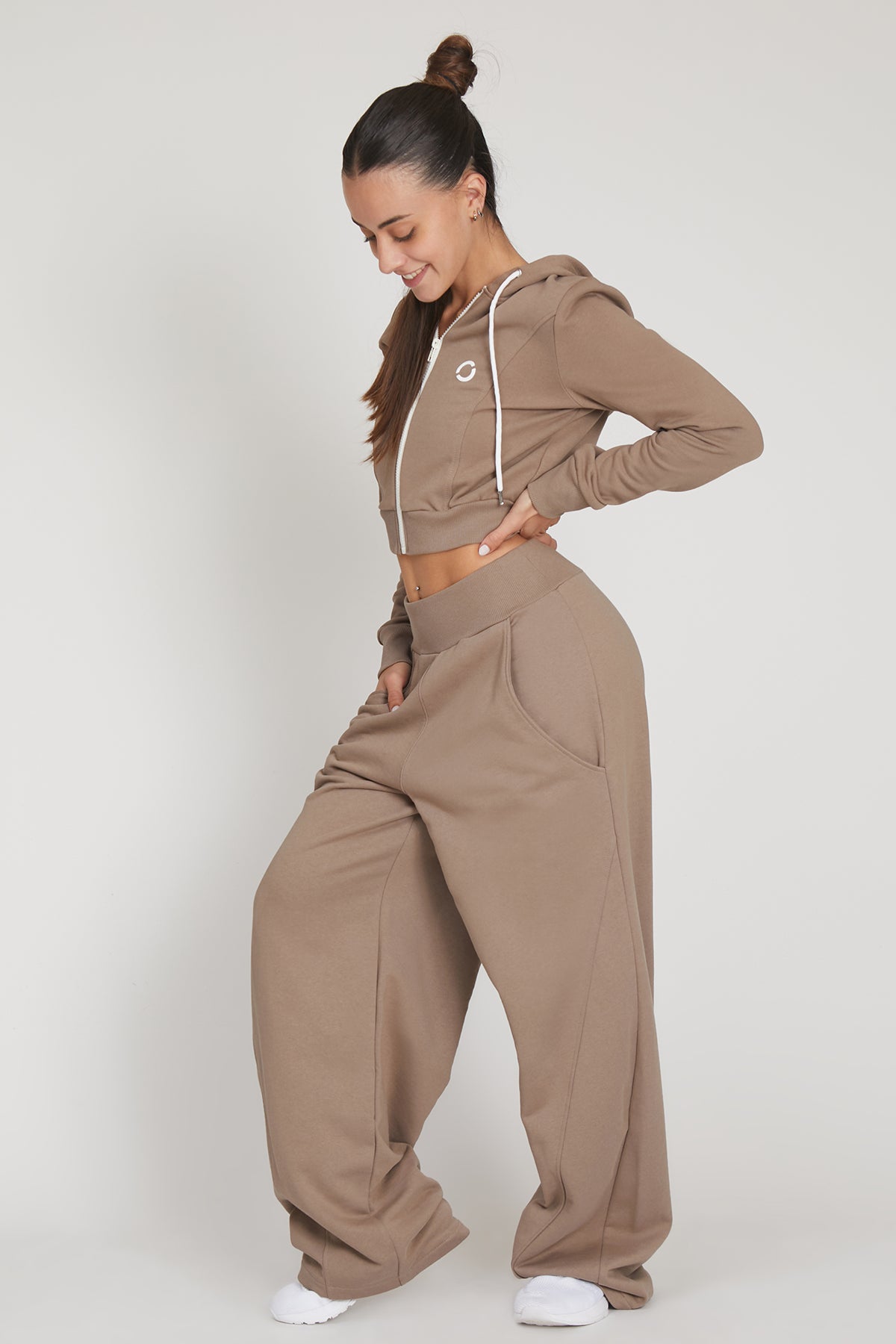 Pantaloni della tuta sportivi donna in cotone oversize Pantalone Baggy Ikonic FW 24/25 Nocciola Taupe - FGM04 - Linea Ikonic - fgm04