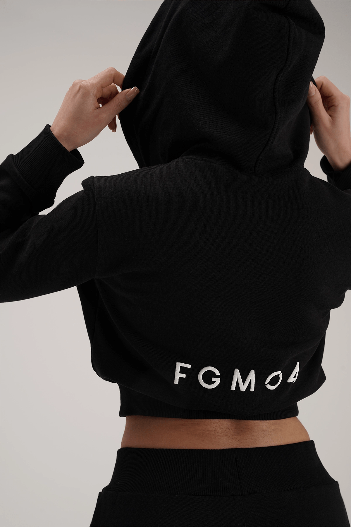 tuta sportiva in cotone cropped full zip Felpa Crop Con Cappuccio Ikonic FW 24/25 Nero - FGM04 - Linea Ikonic - fgm04