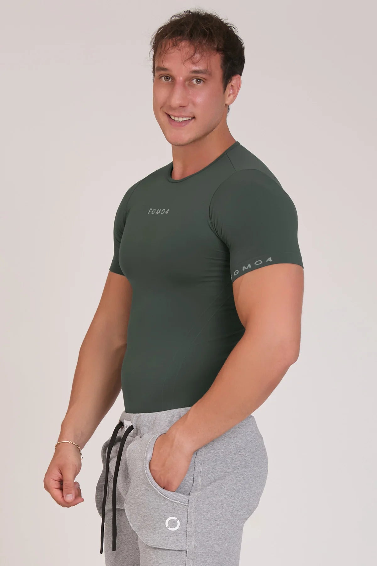 Maglia sportiva tecnica uomo Manica corta con tecnologia FIR Fgm04 2.0 Sport Unisex Coal Green - FGM04 - Linea Ikonic Uomo - fgm04