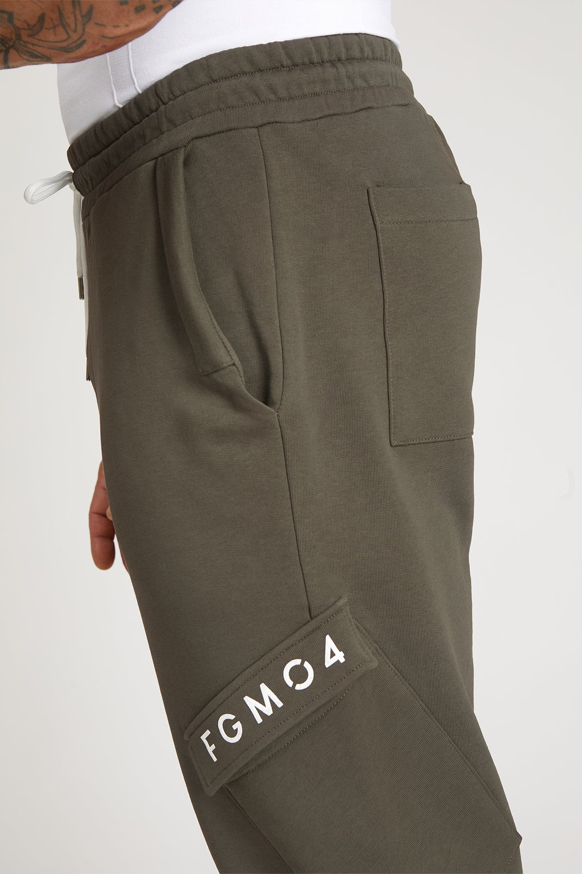 Pantaloni della tuta sportivi in cotone con tasconi laterali Pantalone Cargo FW 24/25 Verde Militare - FGM04 - Linea Ikonic Uomo - fgm04