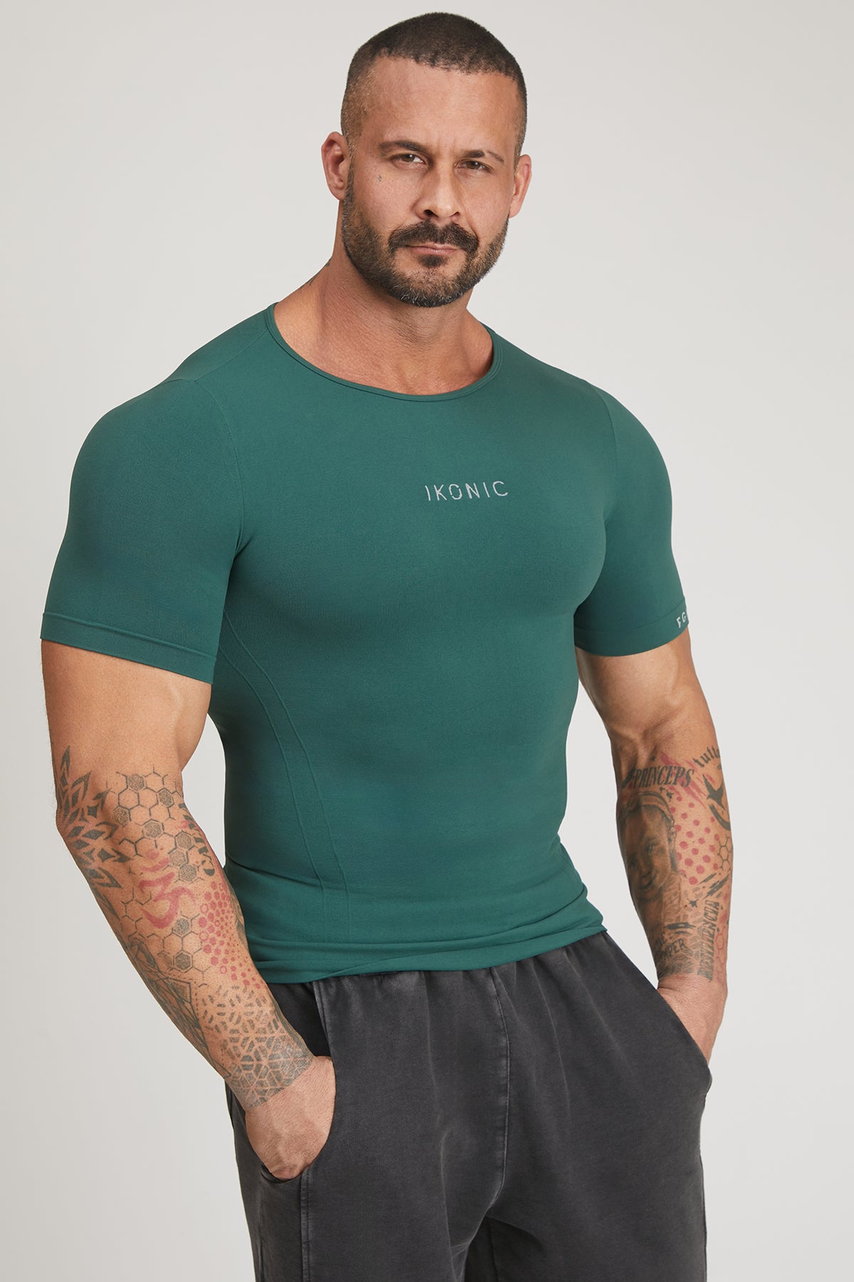 Tricou Ikonic Sport unisex verde pin