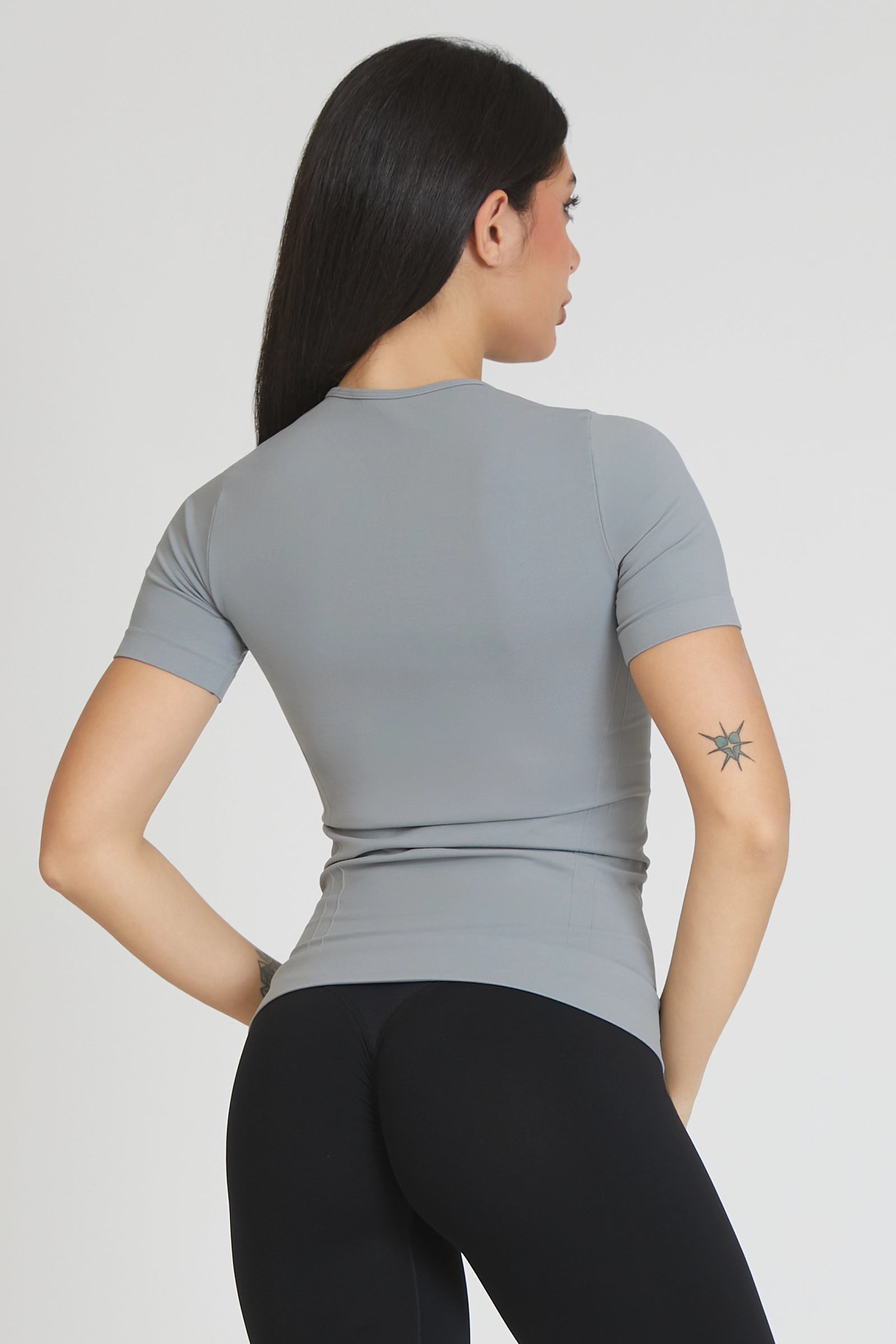 Maglia sportiva tecnica donna Manica corta con tecnologia FIR snellente Ikonic Sport Unisex Grigio Nebbia - FGM04 - Maglie e Top - fgm04