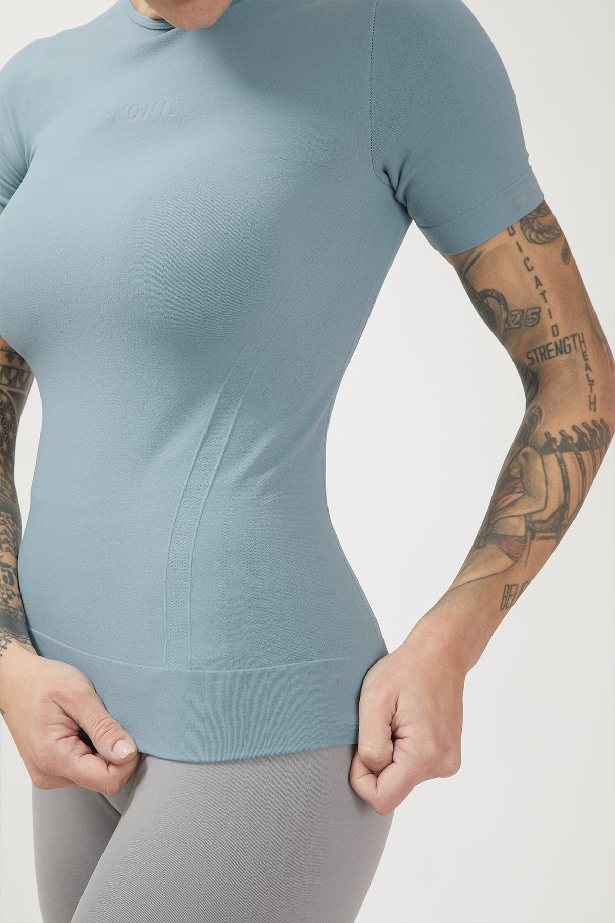 Maglia sportiva tecnica donna Manica corta con tecnologia FIR snellente Ikonic Sport Unisex Arona - FGM04 - Maglie e Top - fgm04