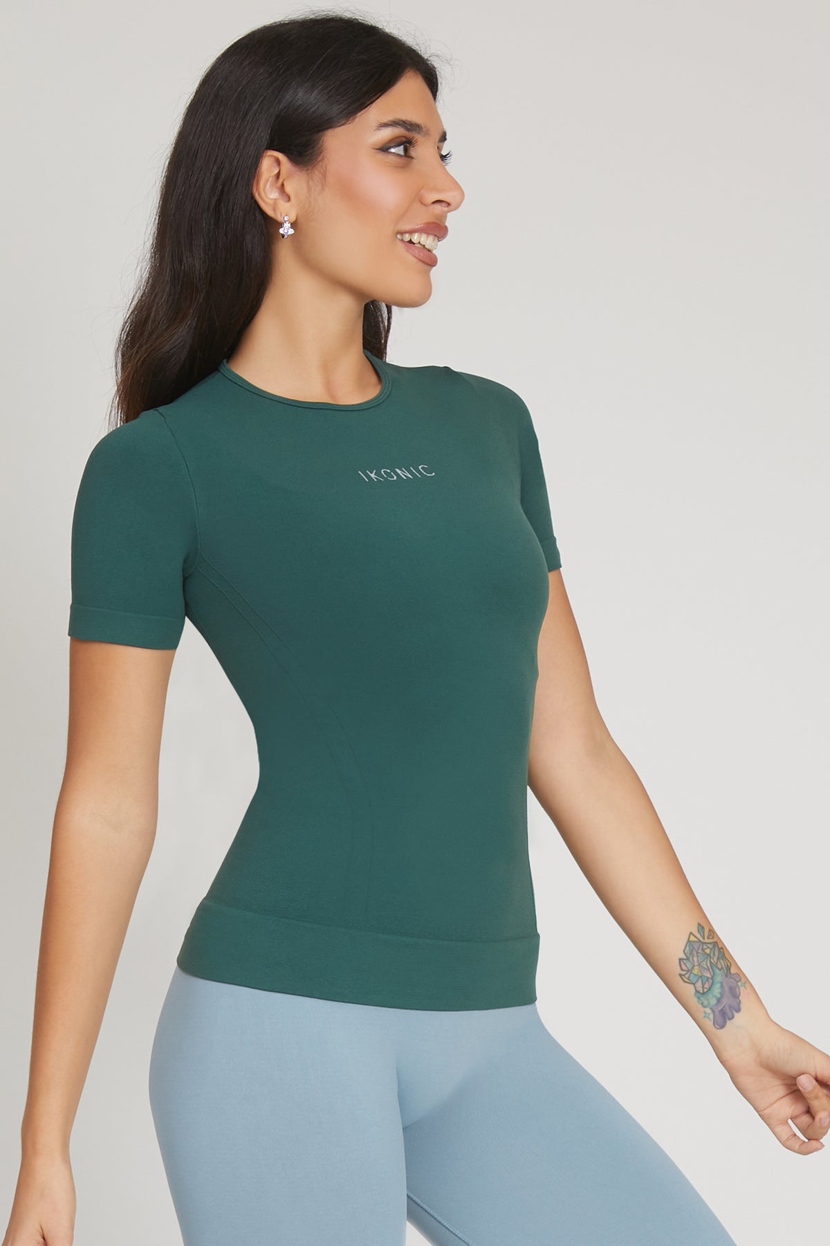 Maglia sportiva tecnica donna Manica corta con tecnologia FIR snellente Ikonic Sport Unisex Verde Pino - FGM04 - Maglie e Top - fgm04