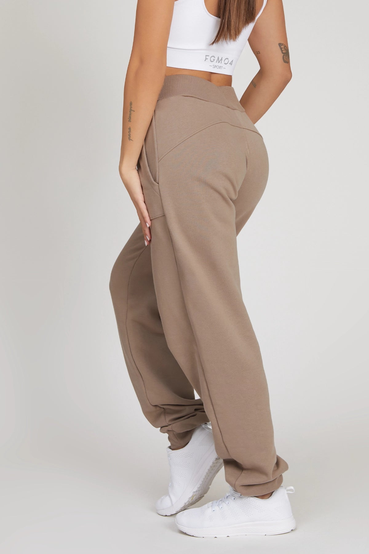 Pantalón Deportivo Slim Ikonic FW 24/25 Avellana Taupe