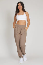 Pantalón Deportivo Slim Ikonic FW 24/25 Avellana Taupe