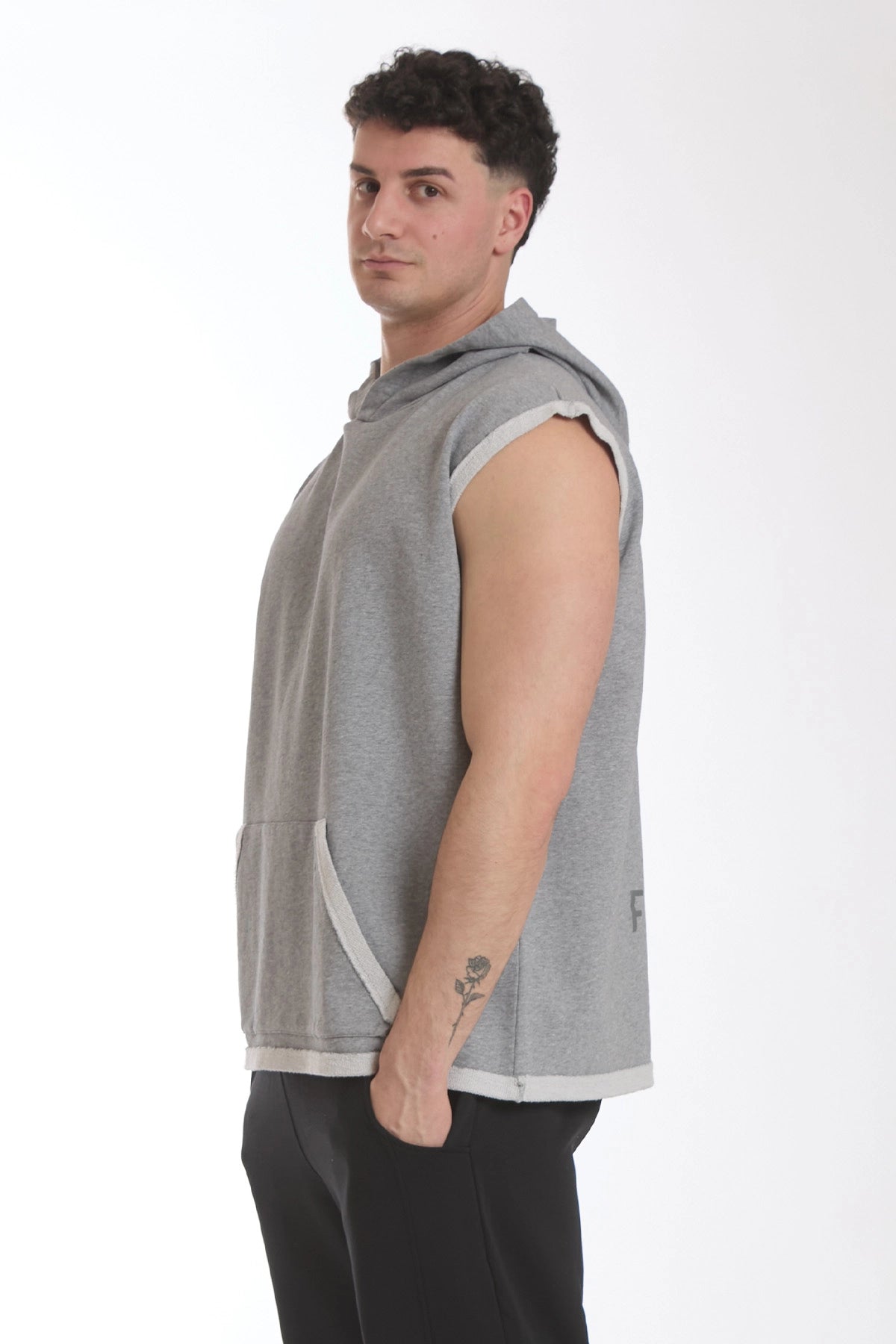 Smanicato Uomo Ikonic Con Cappuccio Grigio Chiaro - FGM04 - Linea Ikonic Uomo - fgm04