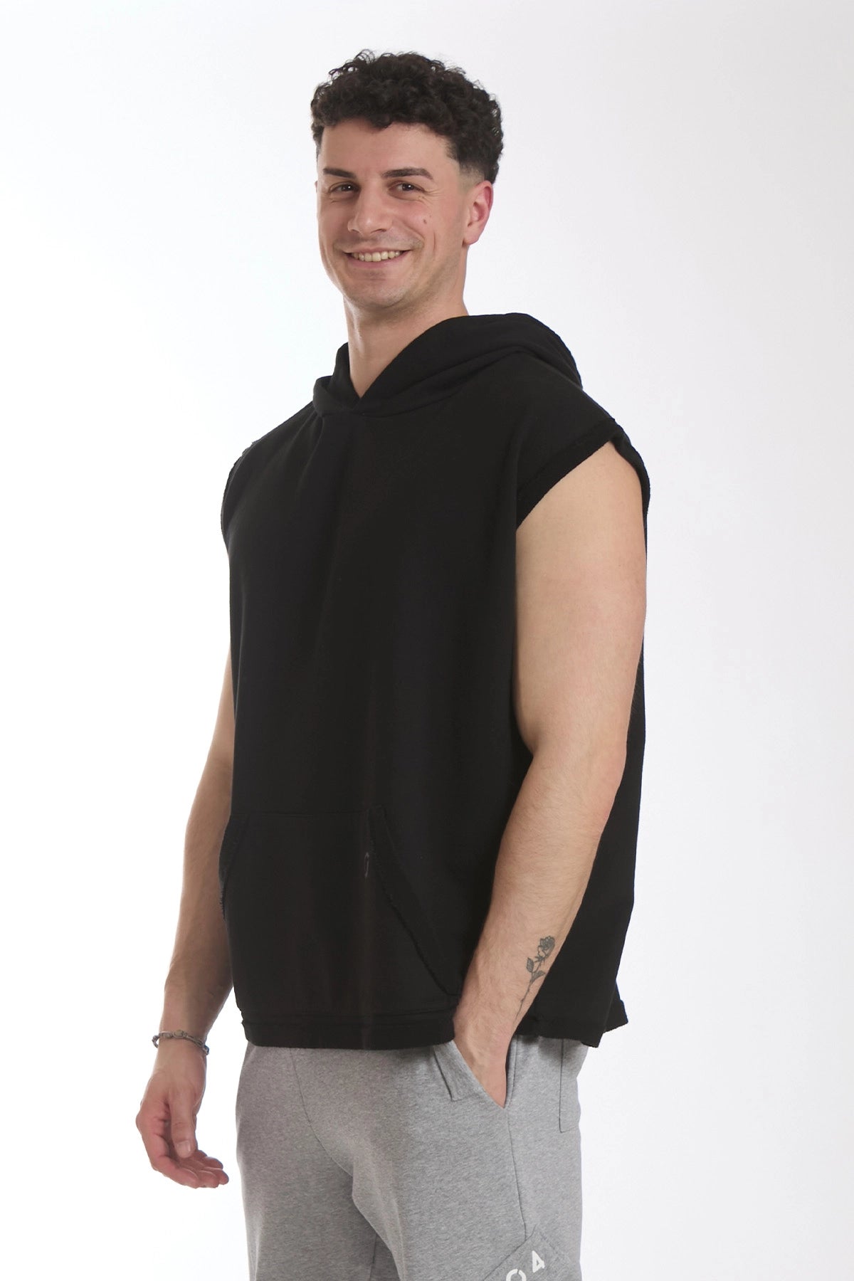 Smanicato Uomo Ikonic Con Cappuccio Nero - FGM04 - Linea Ikonic Uomo - fgm04