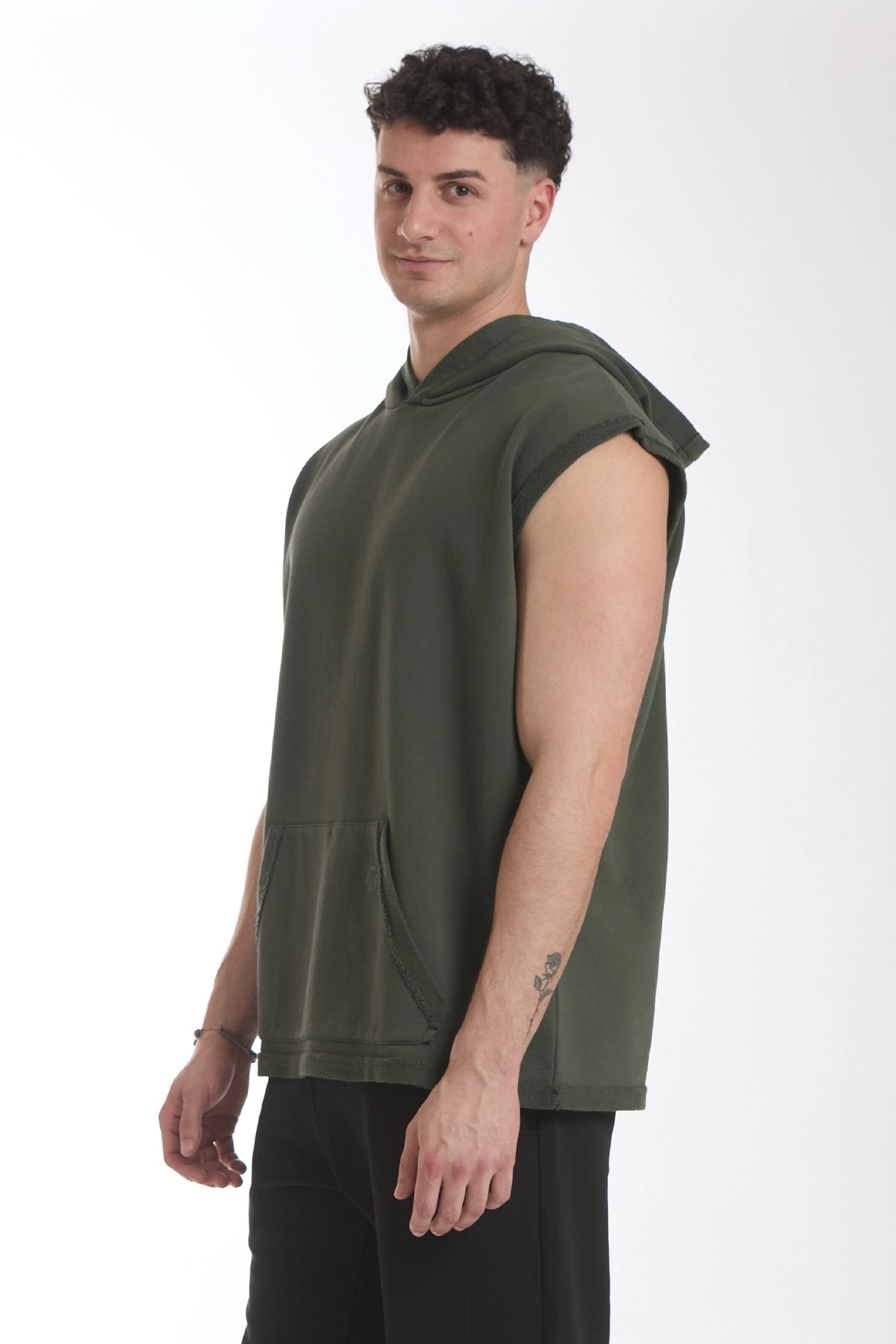 Smanicato Uomo Ikonic Con Cappuccio Verde Militare - FGM04 - Linea Ikonic Uomo - fgm04