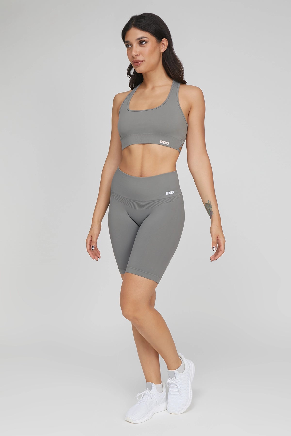 Top sportivo con spalline larghe incrociato schiena scoperta Neith Grigio Monument - FGM04 - Maglie e Top - fgm04