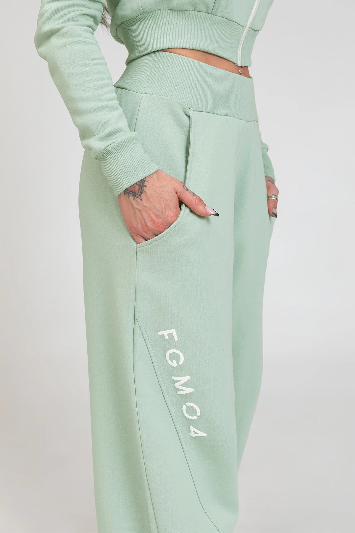 Pantaloni della tuta sportivi donna in cotone oversize Pantalone Baggy Ikonic FW 24/25 Verde Menta - FGM04 - Linea Ikonic - fgm04