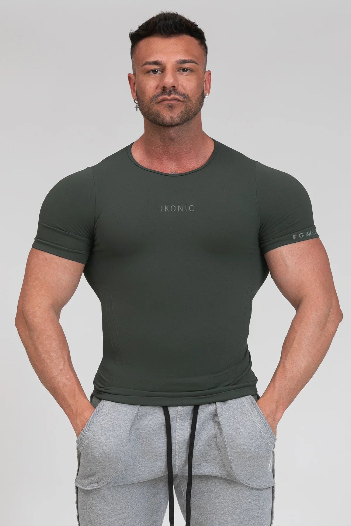 Maglia sportiva tecnica uomo Manica corta con tecnologia FIR 
Ikonic Sport Unisex Coal Green - FGM04 - Linea Ikonic Uomo - fgm04