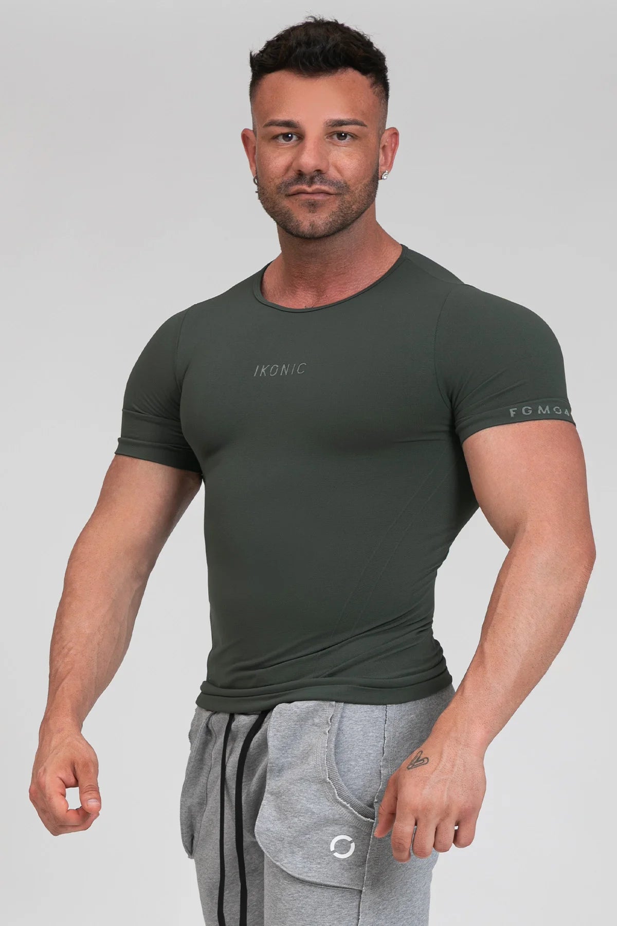 Maglia sportiva tecnica uomo Manica corta con tecnologia FIR 
Ikonic Sport Unisex Coal Green - FGM04 - Linea Ikonic Uomo - fgm04