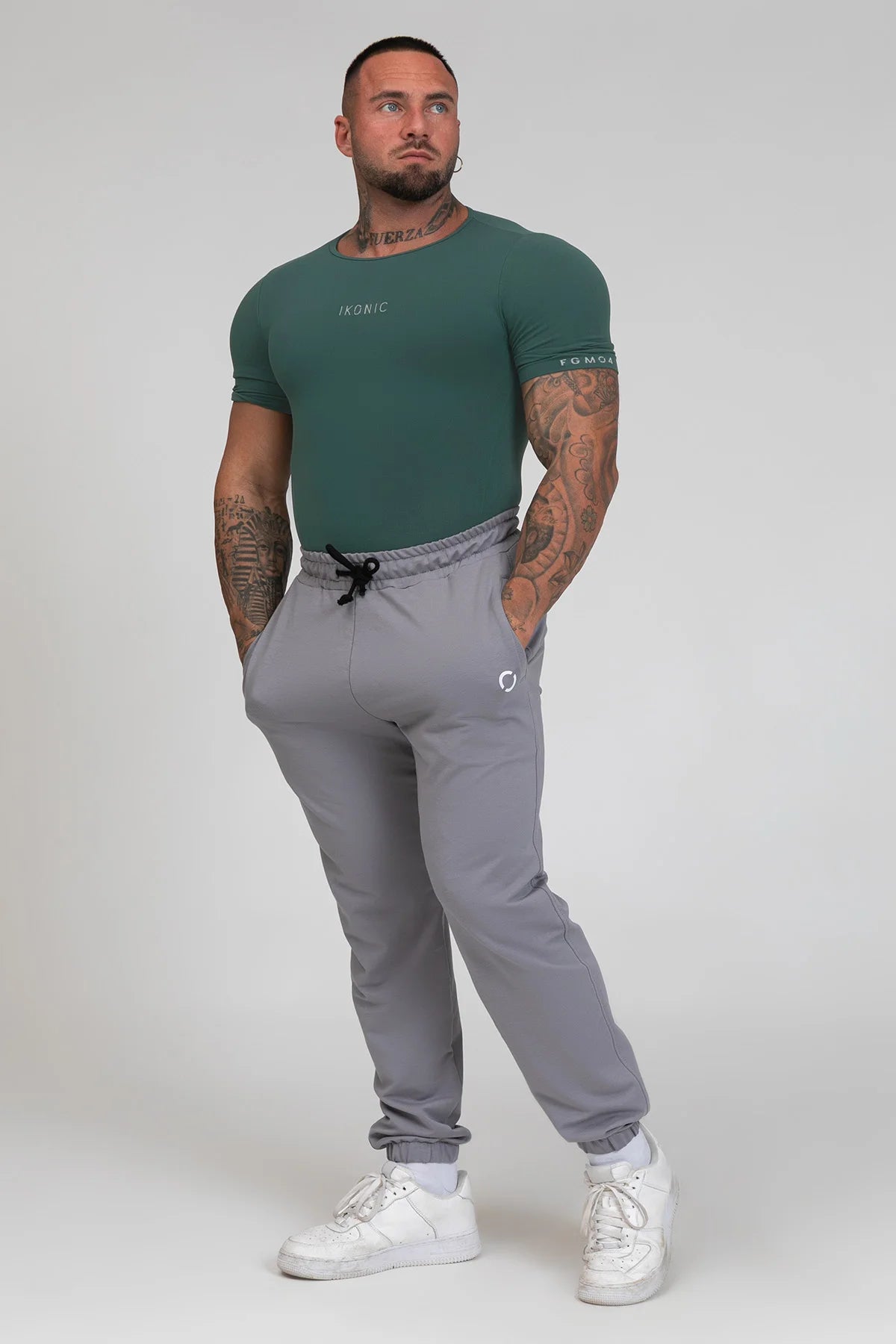 Maglia sportiva tecnica uomo Manica corta con tecnologia FIR Ikonic Sport Unisex Verde Pino - FGM04 - Linea Ikonic Uomo - fgm04