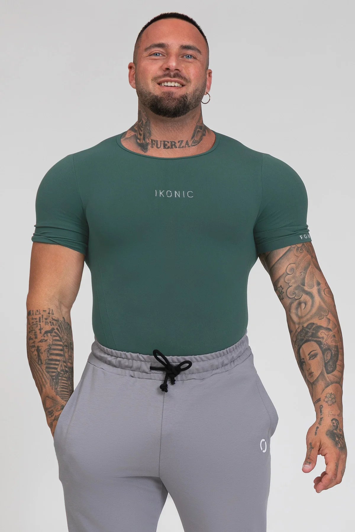 Maglia sportiva tecnica uomo Manica corta con tecnologia FIR Ikonic Sport Unisex Verde Pino - FGM04 - Linea Ikonic Uomo - fgm04
