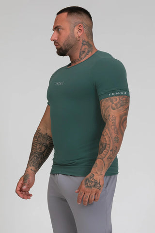 Maglia sportiva tecnica uomo Manica corta con tecnologia FIR Ikonic Sport Unisex Verde Pino - FGM04 - Linea Ikonic Uomo - fgm04