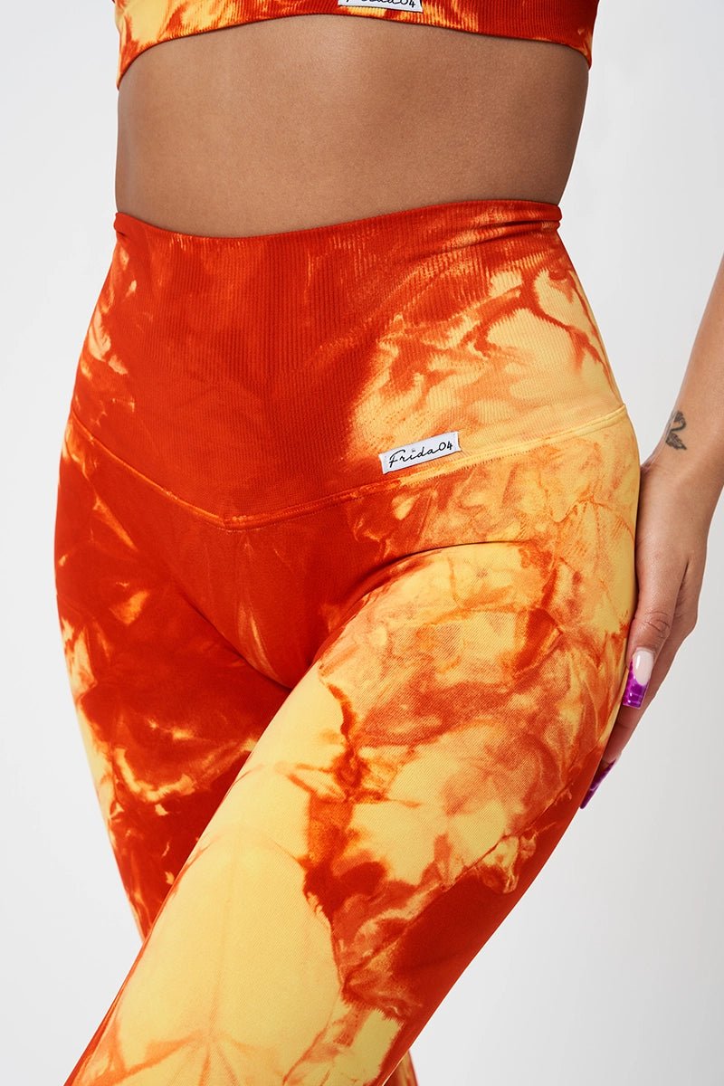 Leggings sportivi con tecnologia FIR push up con arricciatura Tie-die batik Elements Fuoco Giallo Arancione - FGM04 - LEGGINGS ANTICELLULITE - fgm04
